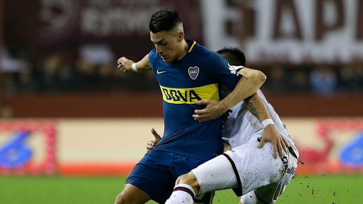 Cristian Pavón intenta ante la marca de García Guerreño.